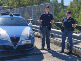 Salva ragazza sul cavalcavia: la Volante di Urbino sventa un dramma