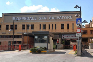 Cane aggredisce madre e figlia durante una passeggiata: grave la donn a